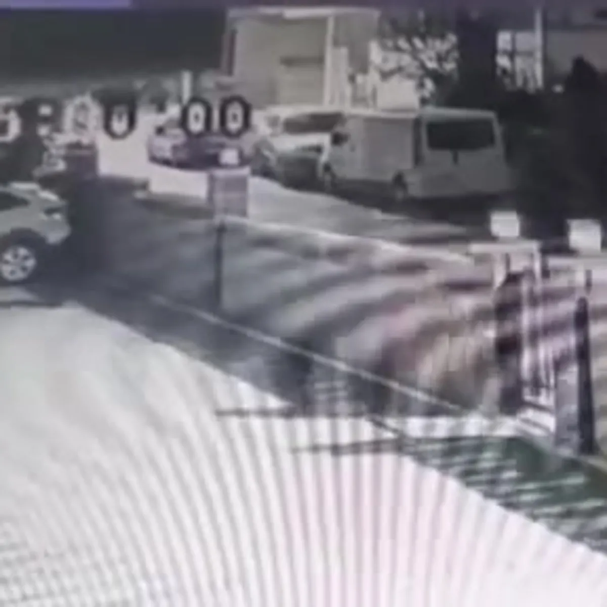7 katlı binanın 3 katı böyle çöktü