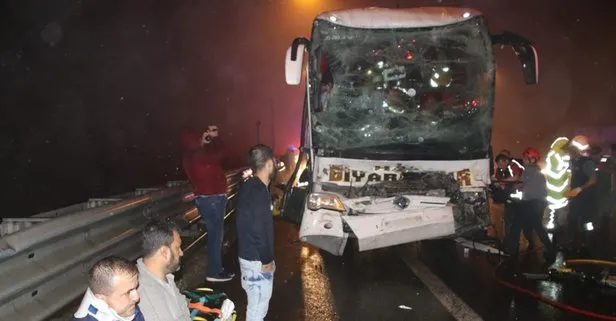 Son dakika... Bolu’da TEM Otoyolu’nda yolcu otobüsü TIR’a çarptı! Çok sayıda yaralı var