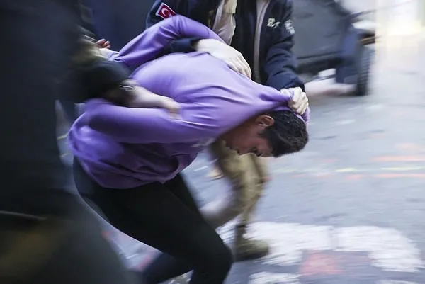 istiklale-saldirida-yeni-kirmizi-gul-detayi-profil-fotografi-ele-verdi-taksim-bombacisi-albashirin-suc-ortagi-1668939695110.jpg İstiklal’e saldırıda yeni ‘kırmızı gül’ detayı! Profil fotoğrafı ele verdi: Taksim bombacısı Albashir'in suç ortağı Bilal Hassan’da da çıktı-4