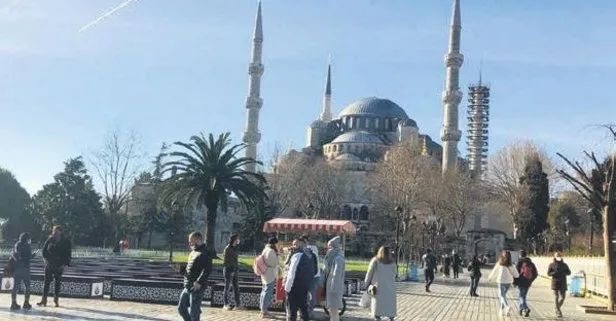 İstanbul sokakları, hafta sonu turistlerle doldu