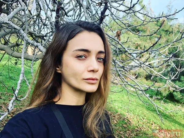 Aziz'in Dilruba'sı Damla Sönmez kırmızılar içinde paylaştı ilk beğeni Burcu Biricik’ten geldi! Sütyensiz pozları çok konuşuldu - 15