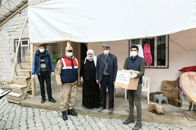 Tüm yurtta koronavirüse karşı dayanışma seferberliği! Vefa Sosyal Destek Grupları kapı kapı dolaşıyor