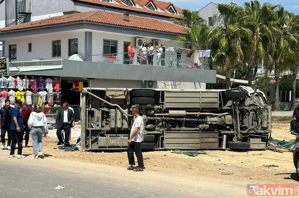 Antalya'da feci kaza: Otel servisi otomobille çarpışarak devrildi - 9