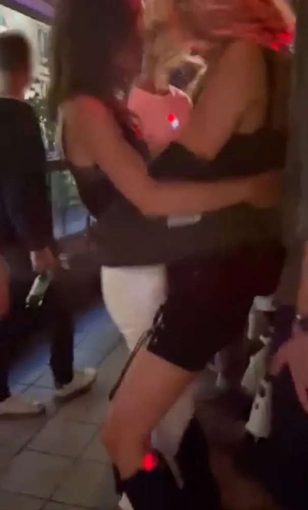 finlandiya-basbakani-sanna-marinin-yeni-videosu-sizdi-manken-sabina-sarkka-ile-yakin-temas-1661257302788.jpg Finlandiya Başbakanı Sanna Marin'in yeni videosu sızdı! Manken Sabina Sarkka ile yakın temas-3