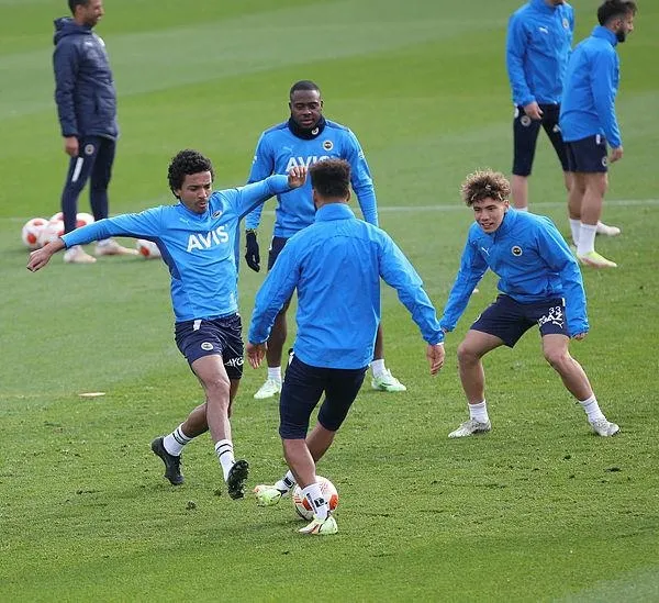 fenerbahce-ve-galatasaray-avrupada-kritik-maclara-cikiyor-1637792057161.jpeg Fenerbahçe ve Galatasaray Avrupa'da kritik maçlara çıkıyor-3