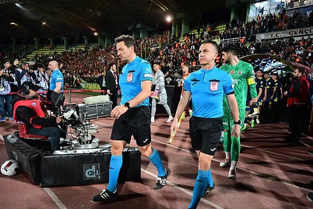 fenerbahce-besiktas-derbisinin-hakemi-belli-oldu-1714036432052.jpeg
