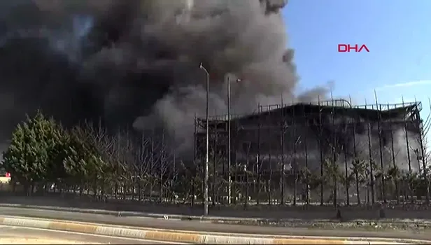 Tuzla'daki fabrikada patlama anı kamerada! Metrelerce havaya fırladı