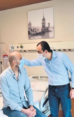 Küçük yaşlarda görme yetisini kaybeden Sefa Küçüker, Çam ve Sakura Şehir Hastanesi’nde yeniden ışığa kavuştu