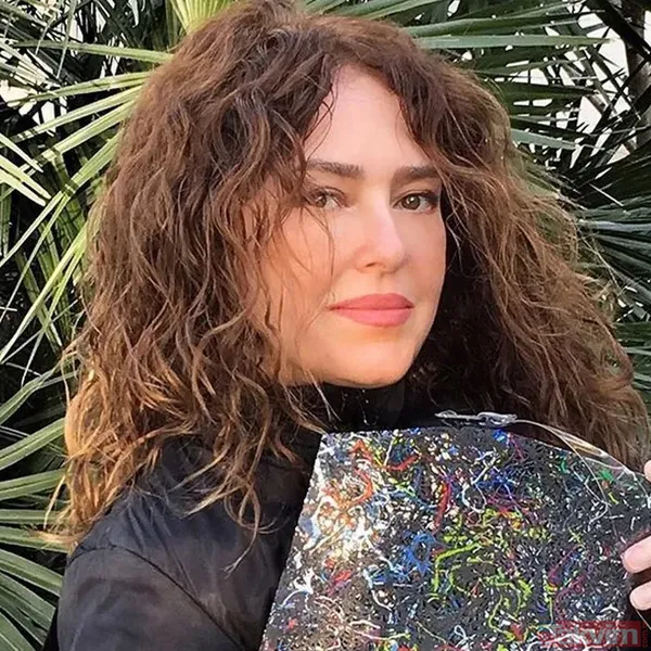 Yeşilçam’ın Şekerpare’si 61 yaşında ama 20’likler yanında hikaye… İşte Yaprak Özdemiroğlu’nun son hali - 18