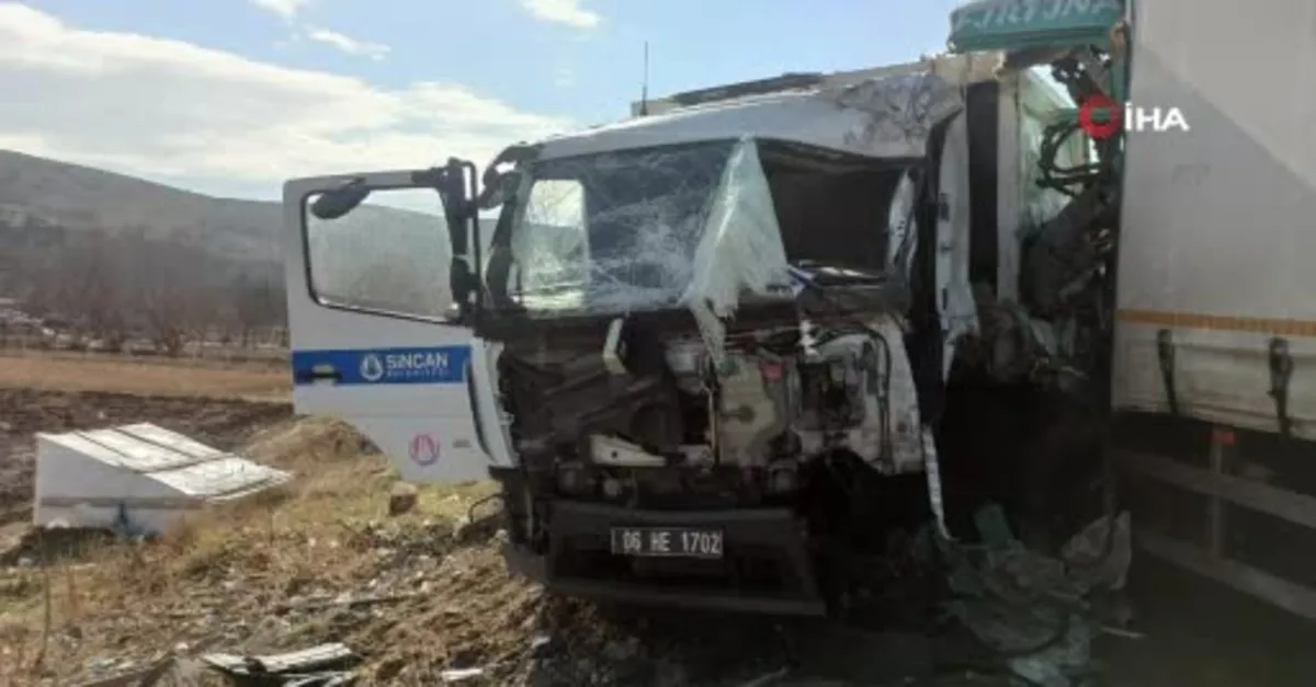 Son dakika: Ankara'da TIR ile çöp kamyonu çarpıştı: 6 yaralı