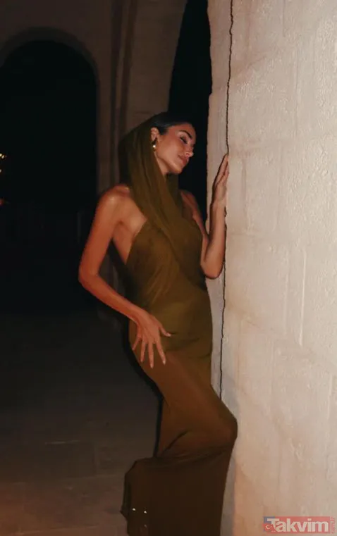 Bunlar nasıl paralar! Hande Erçel'in derin göğüs dekolteli elbisenin fiyatı akıl alır gibi değil! Hakan Sabancı'nın sevgilisi Hande... - 7