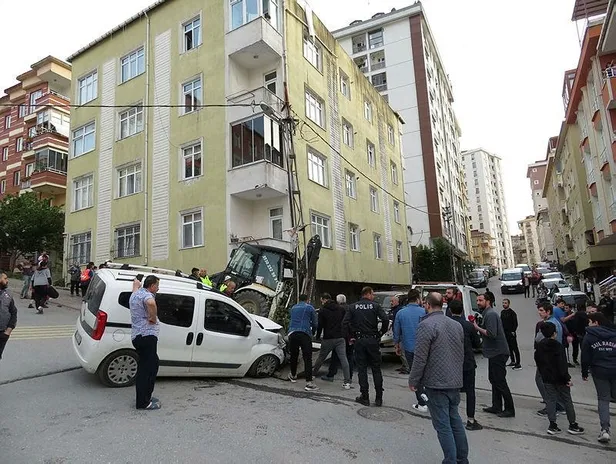 umraniyede-kontrolden-cikan-is-makinesi-sokagi-karistirdi-1650653812060.jpeg Ümraniye'de kontrolden çıkan iş makinesi sokağı karıştırdı!-3