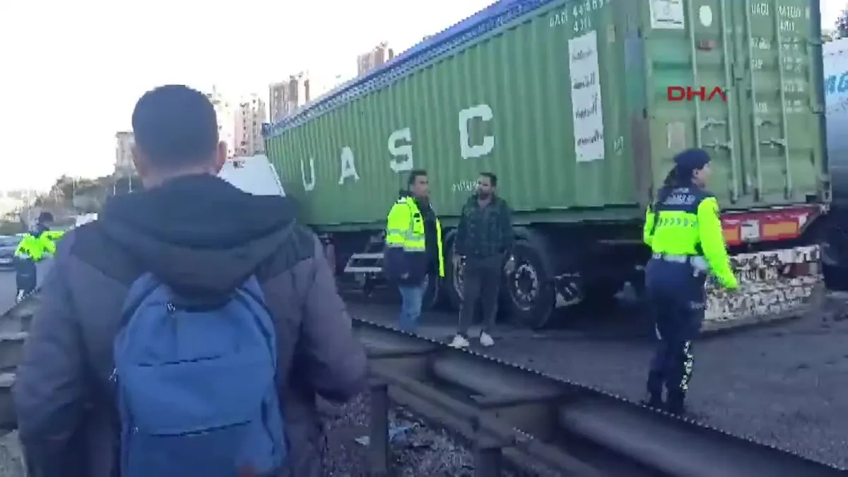 Kocaeli TEM'de trafik kazası: 4 yaralı