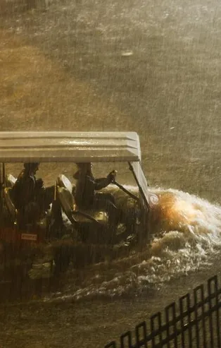 New York ve New Jersey'de acil durum ilan edildi! Metro istasyonları ve havalimanı sele teslim