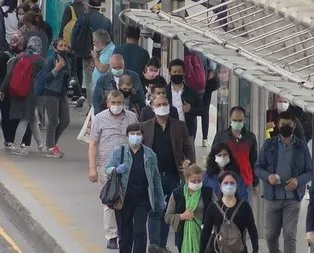 Metrobüsler normalleşmenin ilk gününde de yoğun!