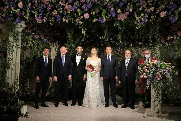 fenerbahceli-futbolcu-irfan-can-kahveci-evlendi-1616000711105.jpg Fenerbahçeli futbolcu İrfan Can Kahveci evlendi-2