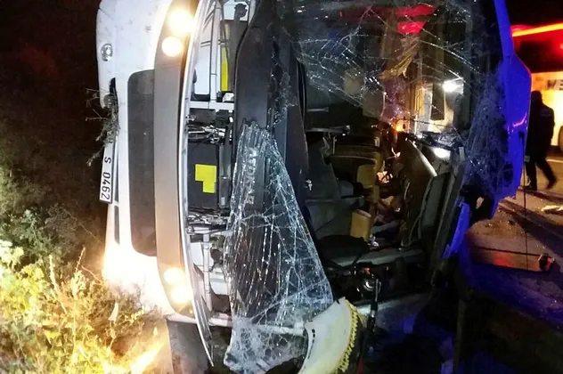 TEM otoyolunda korkunç kaza! 2 ölü 16 yaralı