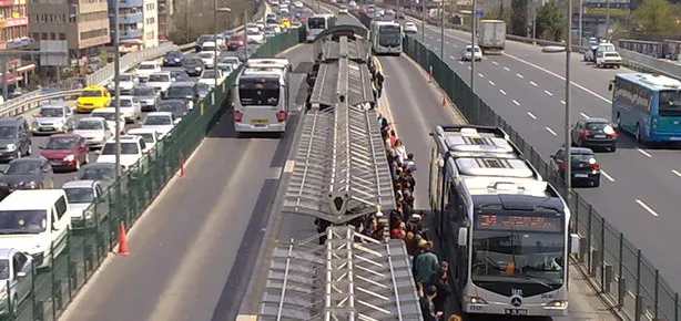E-5’i ve metrobüsü kullananlar dikkat!