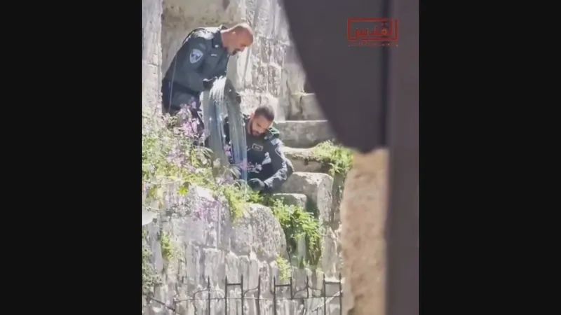 1710183067574.jpeg Soykırımcı İsrail'den skandal! 1967'den beri ilk kez Babul Esbat bölgesinde Mescid-i Aksa'nın çevresine dikenli tel çekildi-2