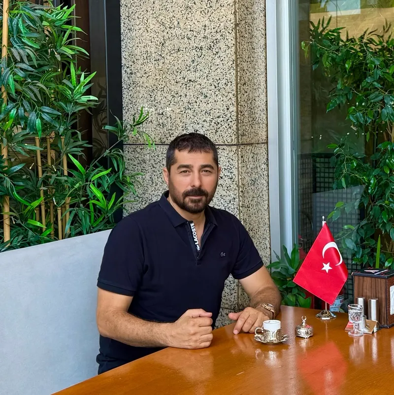 ibrahim-tatlisesin-oglu-ahmet-tatlisesten-imali-bayram-mesaji-1773995690757.jpg Tatlıses ailesinde sular durulmuyor! İbrahim Tatlıses’in oğlu Ahmet Tatlıses’ten imalı bayram mesajı! “Kin tutmayız ama...”-4