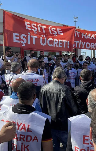CHP’li Tunç Soyer’in yönetimindeki İzmir’de metro çalışanları toplu iş sözleşmesi için grevde!