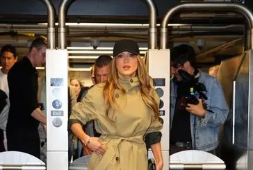 Metroda 400 milyon dolarlık yolcu! Jennifer Lopez’den şaşırtan hareket: Biletin fiyatını tahmin edememişti