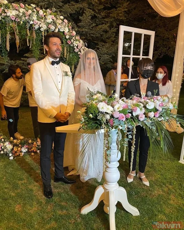 Hercai’nin yıldızları evlendi! Ebru Şahin anbean paylaştı Oya Unustası ile Ahmet Tansu Taşanlar düğün dansı sosyal medyayı salladı - 8