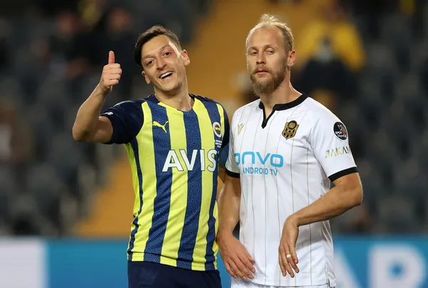 mesut-ozil-fenerbahceye-veda-etti-duygulandiran-mesaj-1657734304167.jpg Mesut Özil Fenerbahçe'ye veda etti! Duygulandıran mesaj...-5