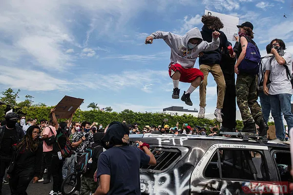 ABD'de gerilim artıyor! 25 şehirde sokağa çıkma yasağı ilan edildi - 10