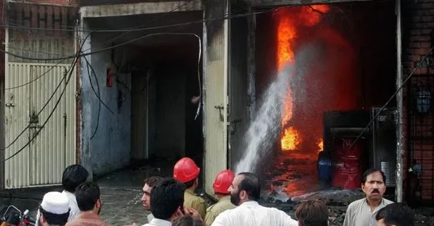 Son dakika: Pakistan’da fabrika yangını: 8 ölü