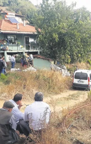 İzmir'de bir cani, silahla ev basıp 4 akrabasını katletti