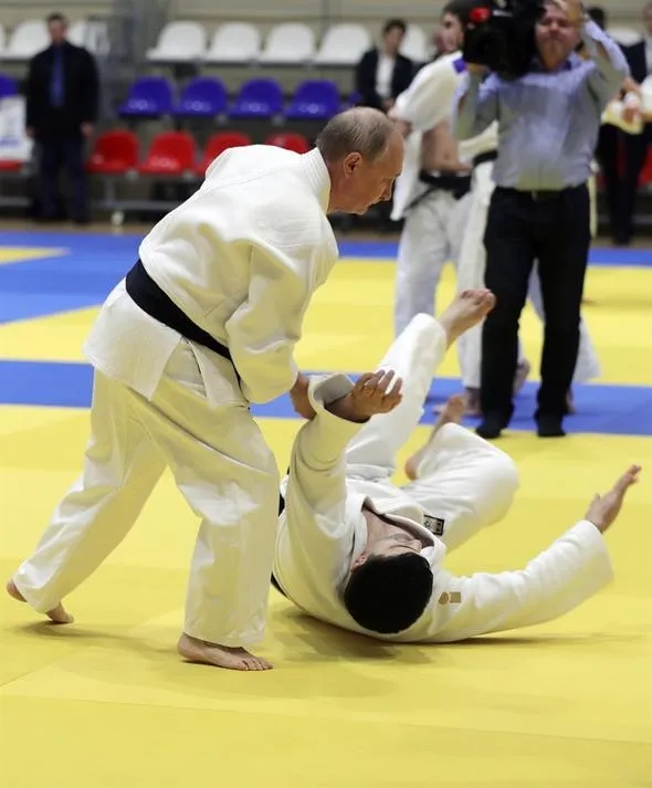 Tüm dünya Putin'i nakavt eden kadını konuşuyor - 4