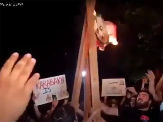 lubnanda-turk-bayragi-yakan-alcaklara-tokat-gibi-yanit-1603809606264.jpg Lübnan'da Türk bayrağı yakan alçaklara tokat gibi yanıt-2