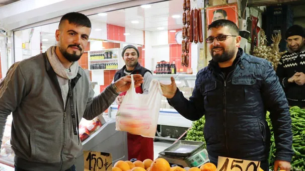 Malatya'da bir esnaftan ilginç poşet uygulaması-3