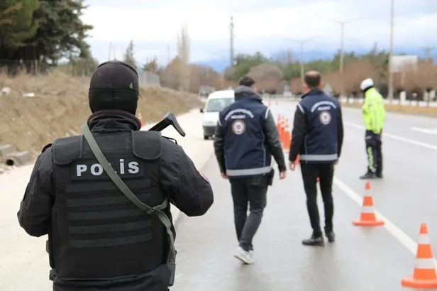 10 bin 945 noktada 'Düzensiz Göç İle Mücadeleye Yönelik Huzur Uygulaması! Bin 474 düzensiz göçmen yakalandı-2