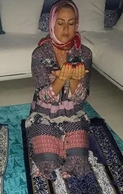 Yeliz Yeşilmen'den namaz fotoğrafı