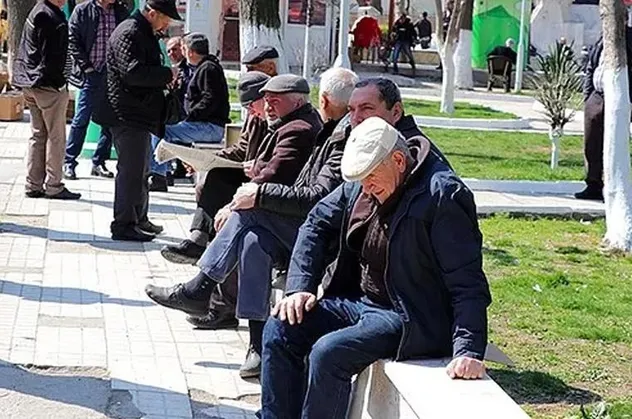 65 yaş üstüne hafta sonu sokağa çıkma izni yolda! Maske ve mesafe kuralına uyup yürüyüş yapabilecek