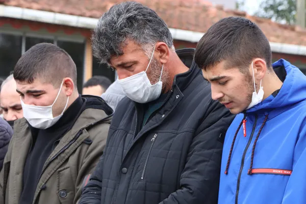 kpssye-hazirlaniyordu-ip-atlarken-hayatini-kaybeden-genc-kiz-topraga-verildi-1605089338056.jpg KPSS'ye hazırlanıyordu! İp atlarken hayatını kaybeden genç kız toprağa verildi-10