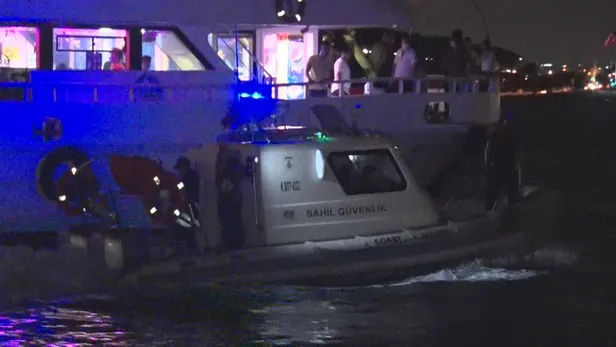istanbul-bogazinda-koronavirus-denetimi-ekipler-tek-tek-inceledi-1598161150284.jpg