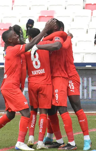 Sivasspor Altay'ı uzatma gölüyle yendi