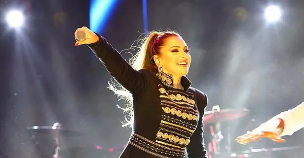 Hadise, annesi Gülnihal Açıkgöz'ün hasretine dayanamadı