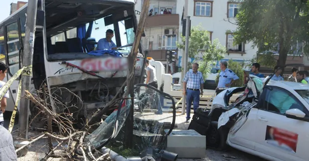 Freni boşalan midibüs dehşet saçtı
