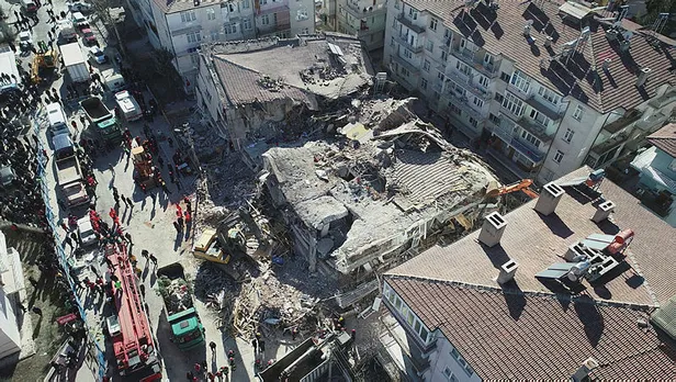 Elazığ’daki depremde eşini ve oğlunu kaybeden Hüseyin Civelek: Bağıra bağıra ’Baba kurtar’ dedi