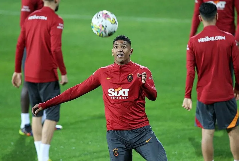 Galatasaray 1 yıllığına daha kiraladı!