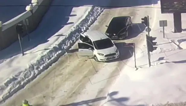 HDP Van Milletvekili Murat Sarısaç'ın terör yuvası! Evinden PKK'lı terörist çıktı