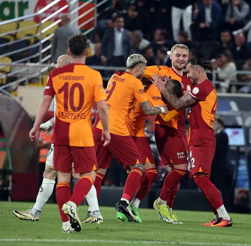 Galatasaray'ın zirve yarışındaki son 6 hafta performansı göz kamaştırıyor-4