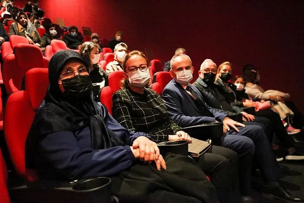kesisme-iyi-ki-varsin-eren-filmi-duygusal-dakikalar-yasatti-erenlerimiz-oldugu-muddetce-bu-ulkemiz-parcalanmayacak-1641058016189.jpeg "Kesişme; İyi ki Varsın Eren" filmi duygusal dakikalar yaşattı: "Erenlerimiz olduğu müddetçe bu ülkemiz parçalanmayacak"-4