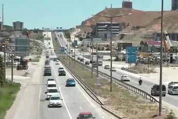 Dönüş yoluna geçenler dikkat! 43 ilin geçiş noktasında trafik nasıl?