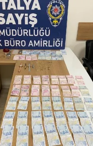 Hırsızlık yaptıkları bölgeye göre giyiniyorlar! Altın Kızlar'dan 1 milyon liralık hırsızlık