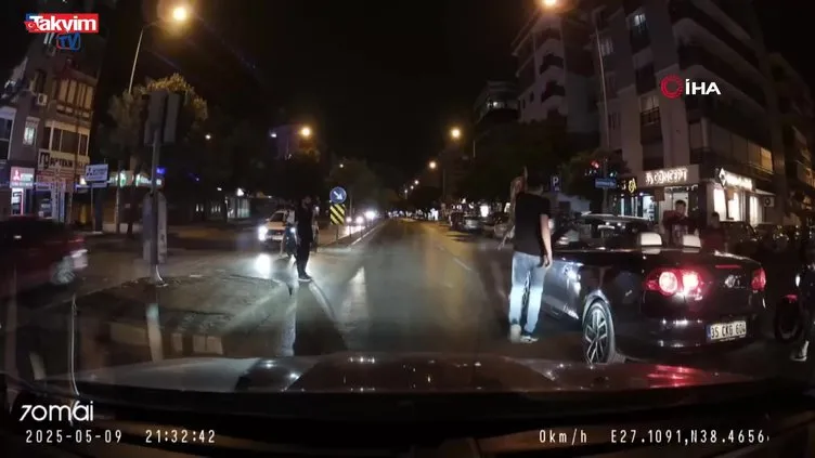 Trafikte döner bıçaklı kavga kamerada!
